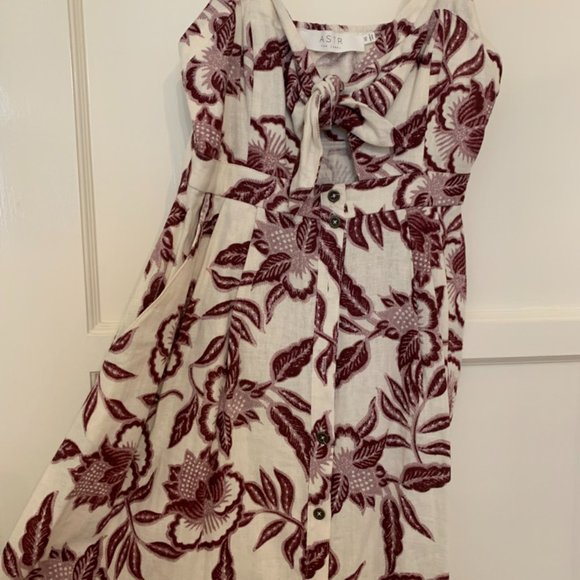 Astr the Label Floral Mini Dress with Cutout - Picture 4 of 4